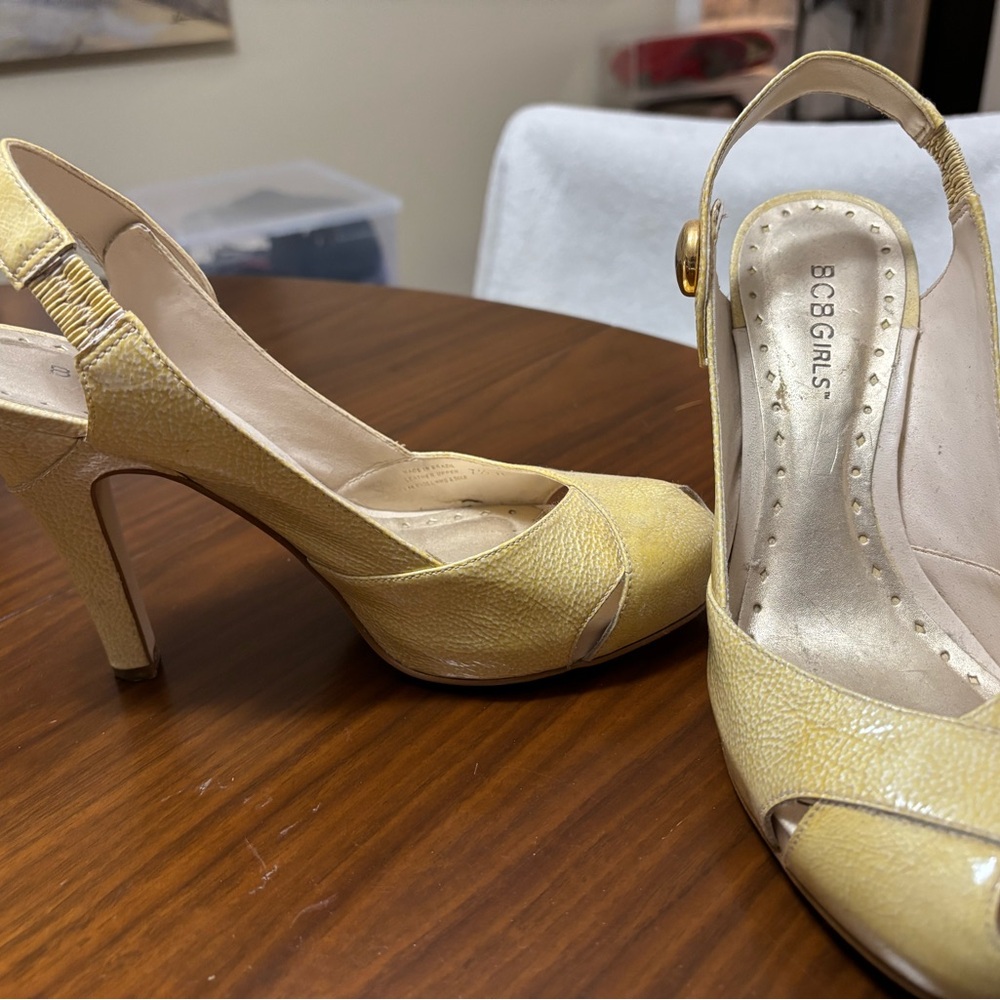 Sling back pumps